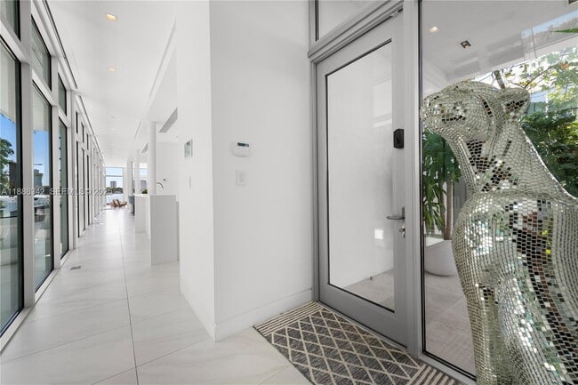 Building Photo - 440 S Hibiscus Dr