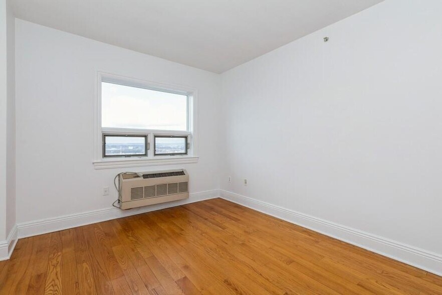 Building Photo - 809-815 22nd St Unit# 606