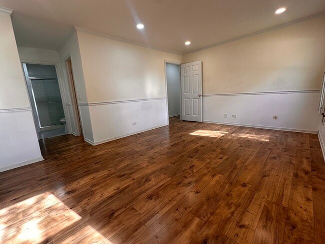 Building Photo - 263 Southwick Ct