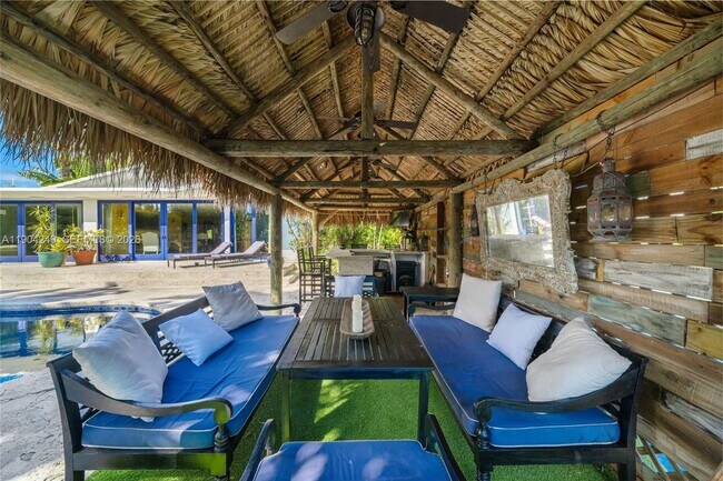 Building Photo - 7975 Biscayne Point Cir