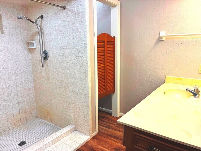 Building Photo - 15502 Rio Plaza Dr