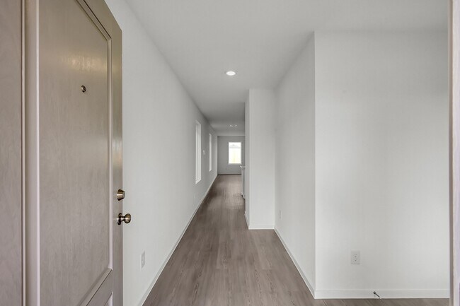 Building Photo - 16811-16811 Old Wagon Wy