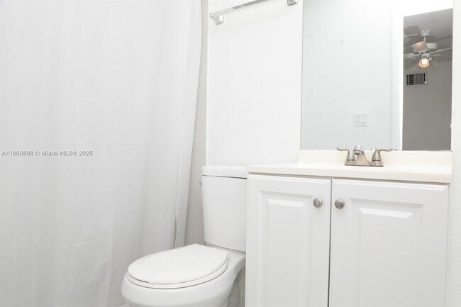 Building Photo - 460 NE 76th St