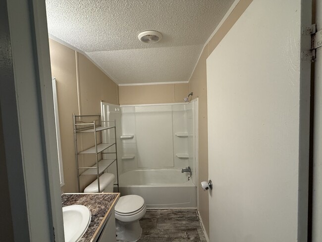 Building Photo - 3213 S Dingle Dr