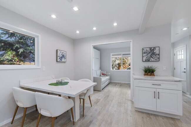 Building Photo - Three bedroom, Two bath, Single level home.