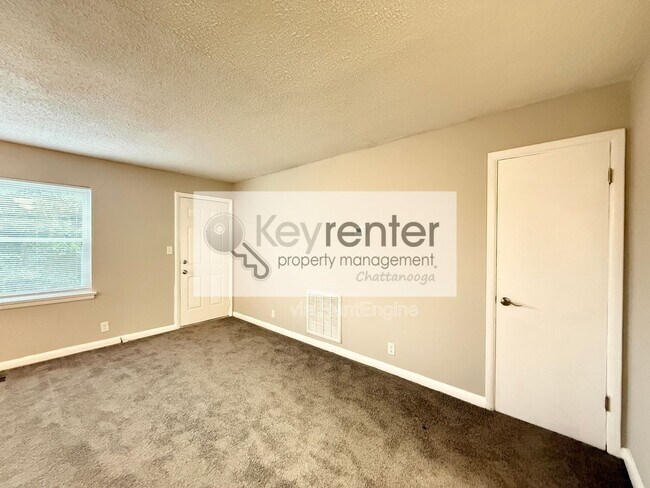 Building Photo - 305 Sunrise Ln