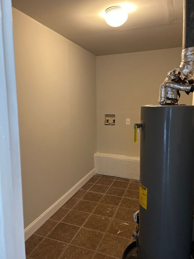 Building Photo - South side home