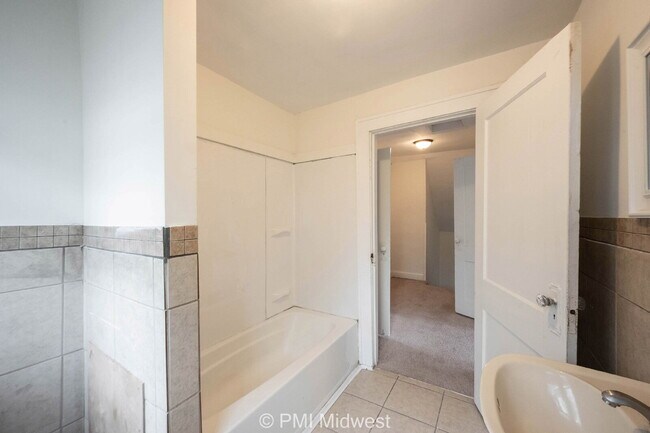 Building Photo - 1331 W 34th St