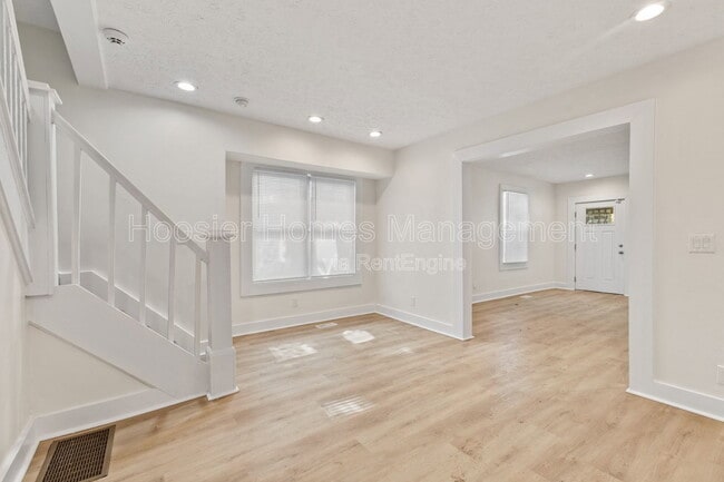 Building Photo - 2920 Ruckle St