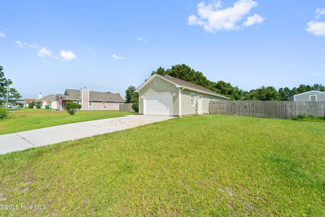 Building Photo - 443 Dion Dr