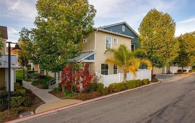 Building Photo - 3591 Sacramento Dr