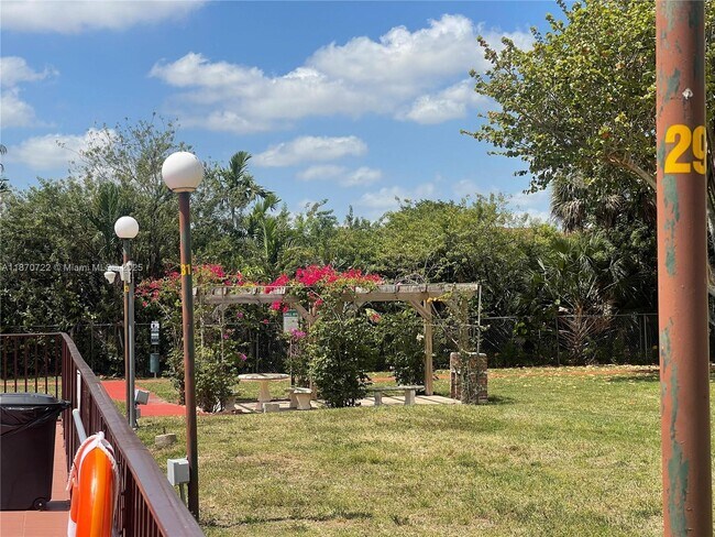 Building Photo - 6930 Miami Gardens Dr