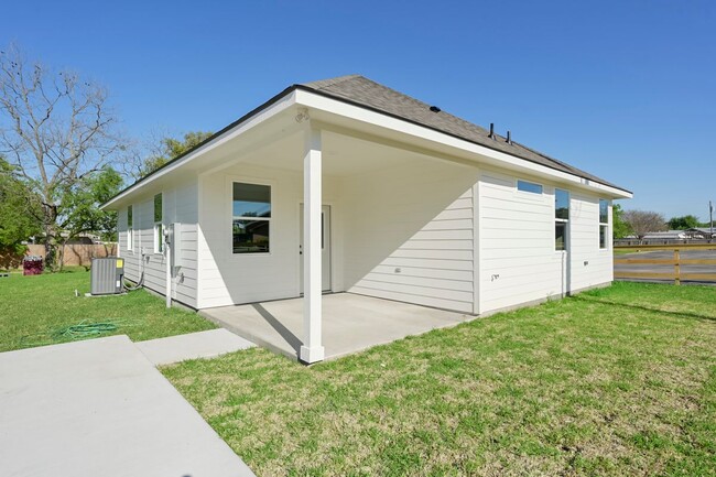 Building Photo - 1510 Echols St
