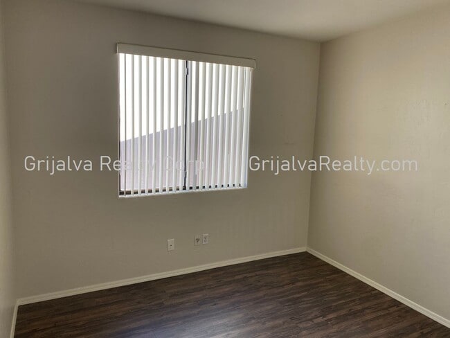 Building Photo - Northwest Living at it's Finest! 3 Bedroom...