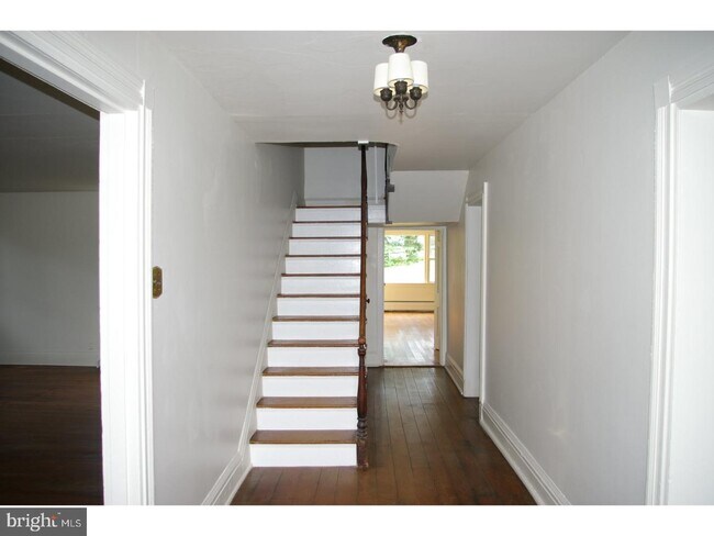 Building Photo - 1720 Newark Rd