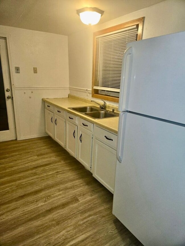 Building Photo - 2 bedroom home in Niles!!