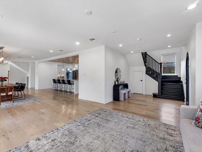 Building Photo - 2147 Colquitt St