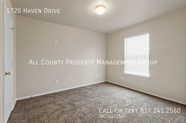Building Photo - 1720 Haven Dr