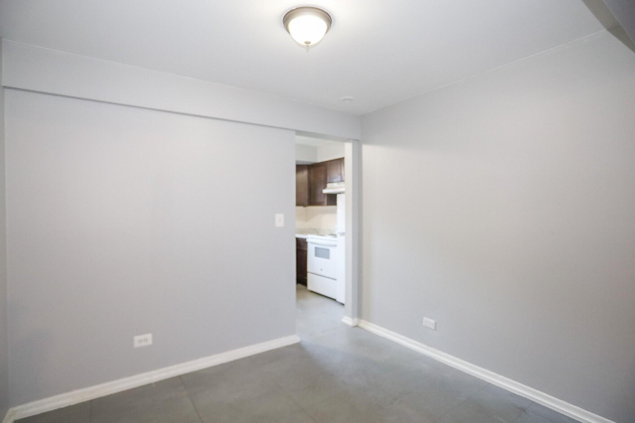 Building Photo - 9012 Lamon Ave