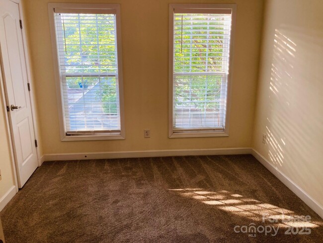 Building Photo - 202 Welton Way
