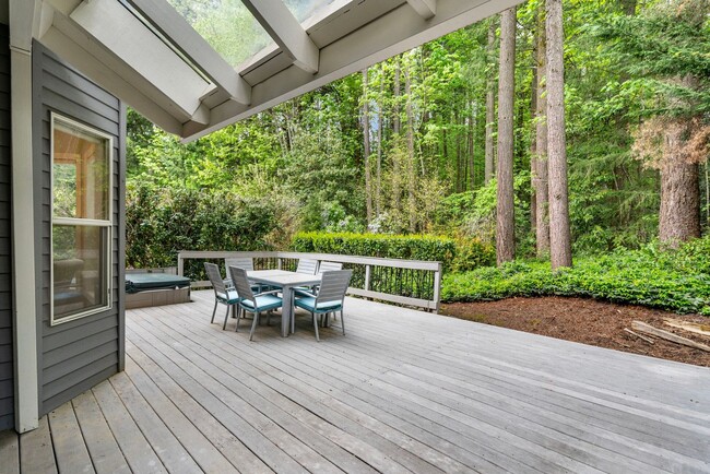Building Photo - Private Retreat Backing to Trails in the Heart of Lake Oswego