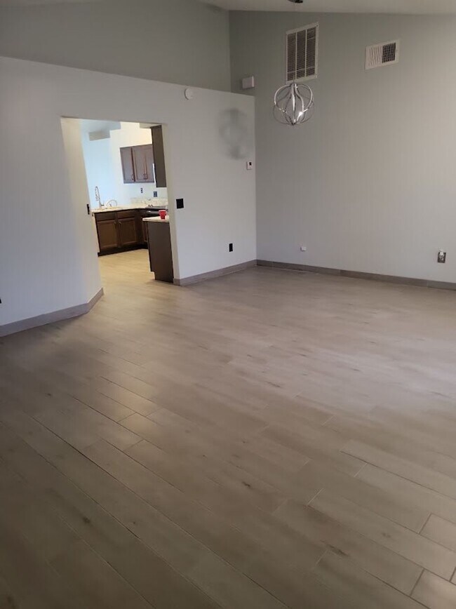 Building Photo - 9560 Brackin St