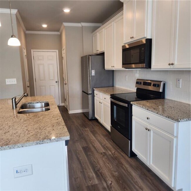 Building Photo - 5056 Silver Fox Trl