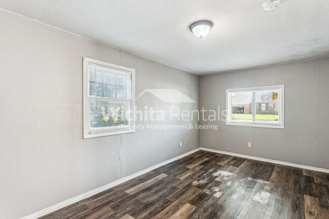 Building Photo - 3 bedroom 1 bath home