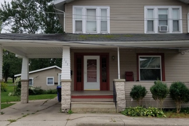 Front porch, carport, lovely neighborhood - 103 W 12th St