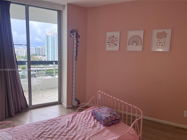 Building Photo - 3600 Mystic Pointe Dr