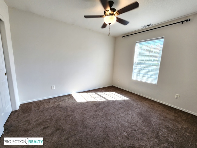 Building Photo - 849 NW Forest Creek Dr