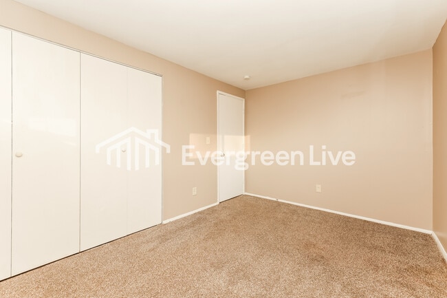 Building Photo - 6712 Hubbard Dr