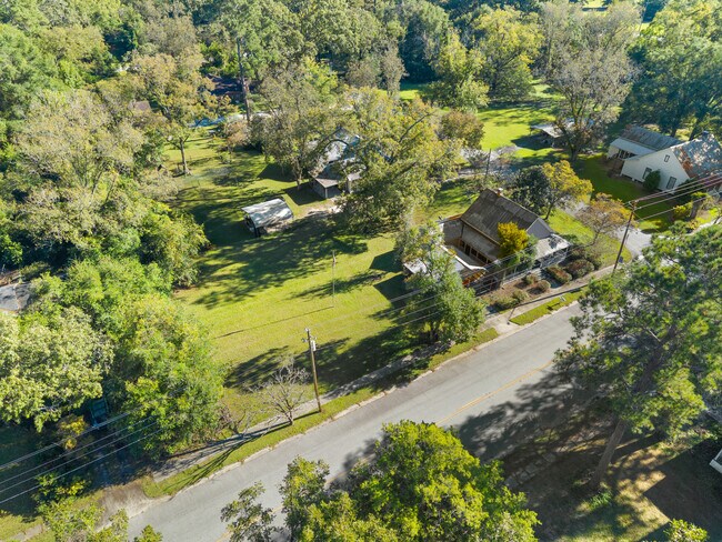 Building Photo - 225 Oliver Hwy