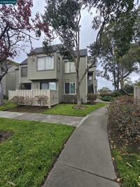 Building Photo - 2744 East Ct
