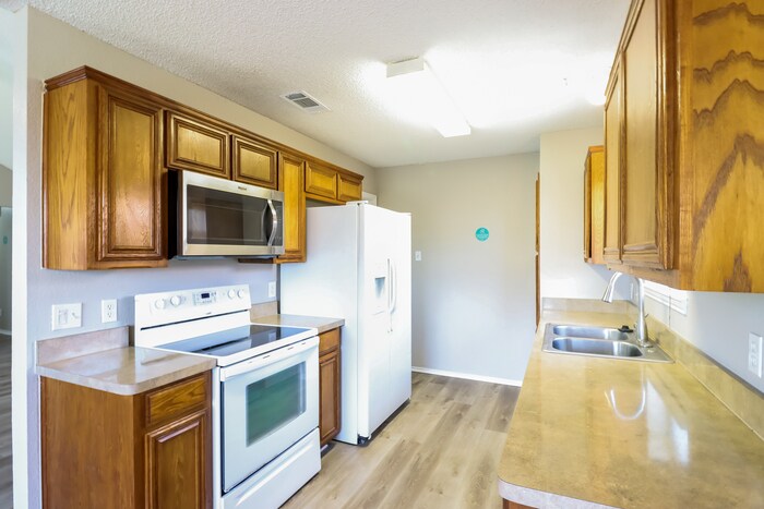 Building Photo - 404 Ridge Dr