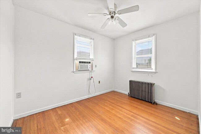 Building Photo - 407 E 12th Ave
