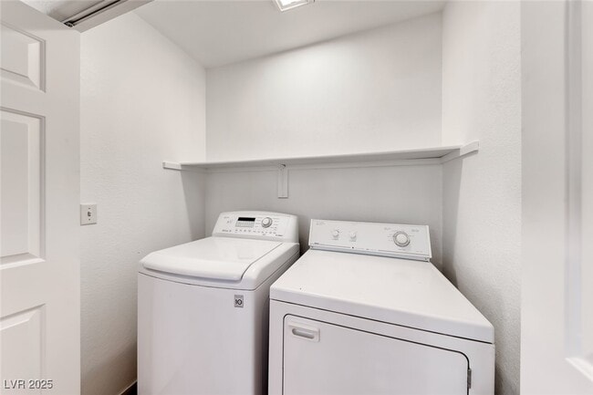 Building Photo - 6405 Break Point Ave