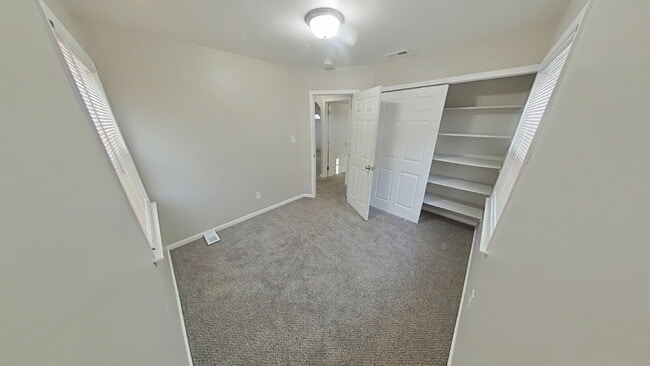 Building Photo - "Charming 3-Bedroom Home in Roseville - Cozy Living with 924 Sq Ft of Comfort!"