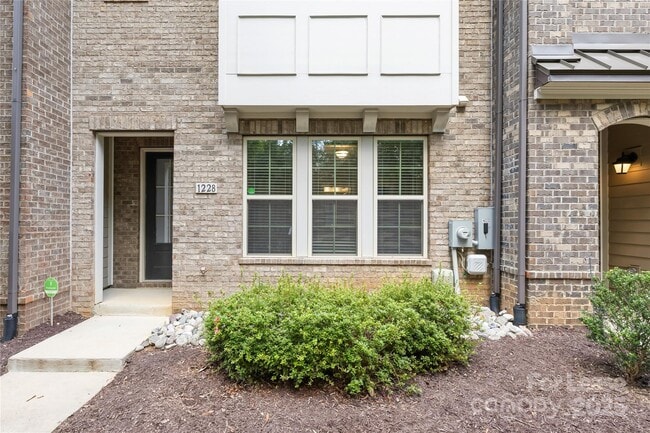 Building Photo - 1228 Madison Towns Ln