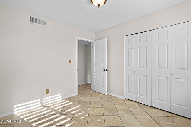 Building Photo - 208 Vista Bonita St