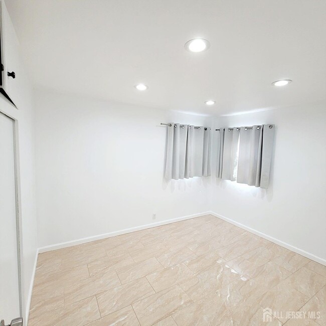 Building Photo - 216 Bloomfield Ave