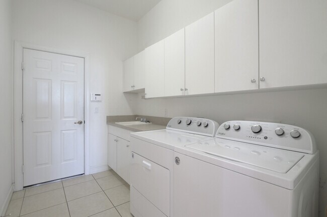 Utility with sink - 10250 Templeton Ln