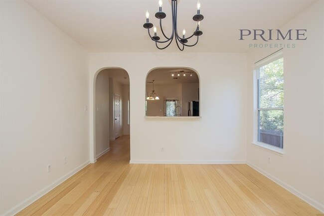 Building Photo - 8410 Dulcet Dr