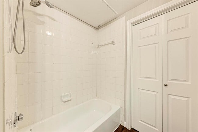 Building Photo - 2320 Gracy Farms Ln