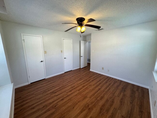 Building Photo - 807 Bass Cir