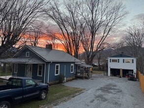 Building Photo - 854 Brown Ave