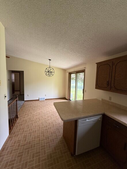 Building Photo - 510 S Kensington Dr