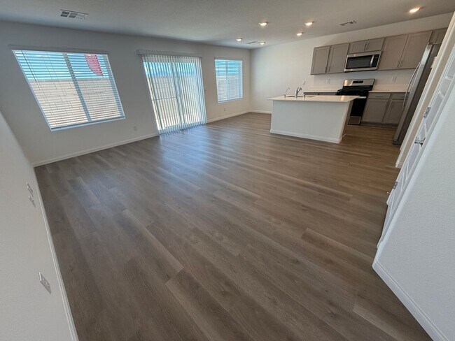 Building Photo - New Build - Never Lived In