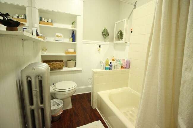 Building Photo - 713 Spring Garden St