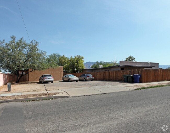 Building Photo - 751-755 E Blacklidge Dr